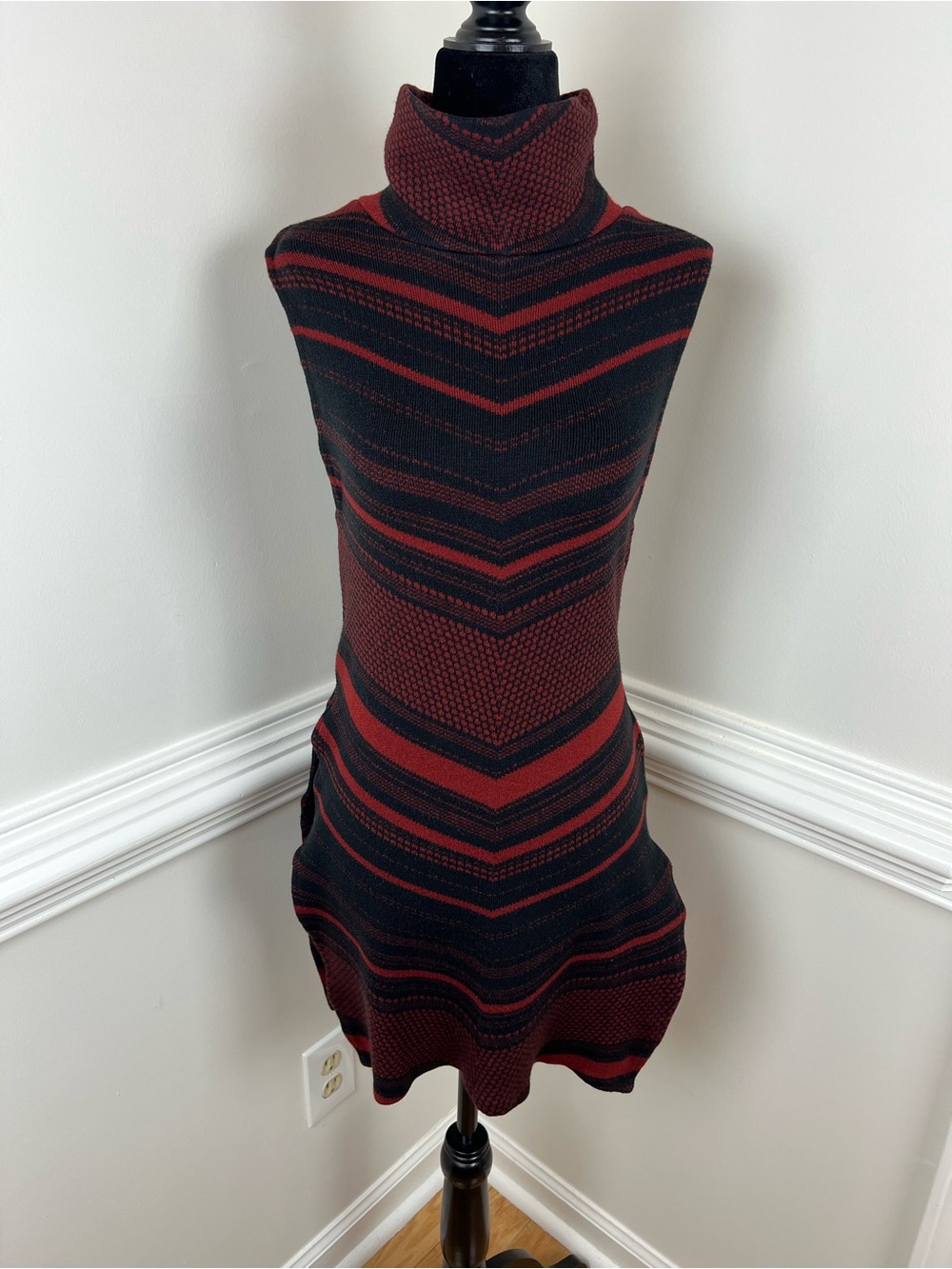 Amanda Uprichard Chevron Knit Sleeveless Turtleneck Tunic Dress Red Black Size S